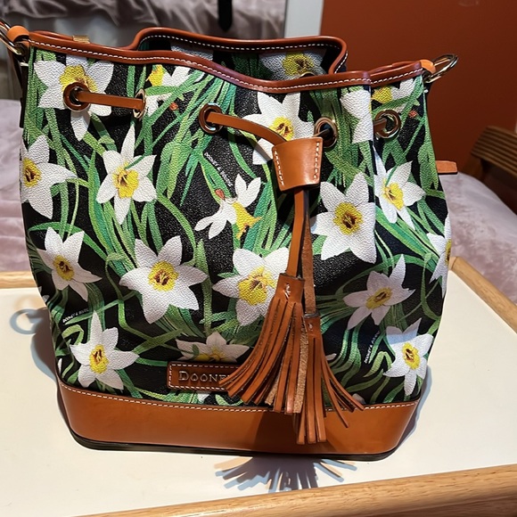 NWOT Dooney and Bourke flowered bag. Gorgeous. Purchased never used - Picture 2 of 10